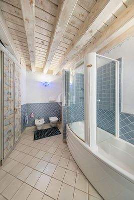 Badezimmer von Schlafzimmer 1