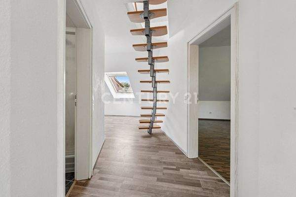 Diele und Treppe in den Spitzboden