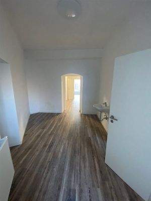 Blick von Küche zum vorderen Bereich