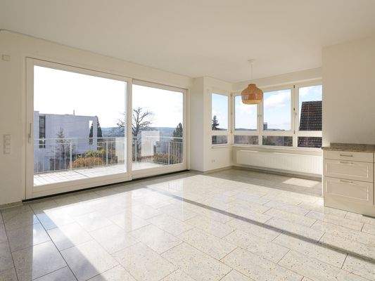 Lichtdurchfluteter Wohn- und Essbereich