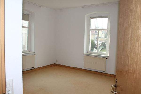 Blick in das helle Wohnzimmer