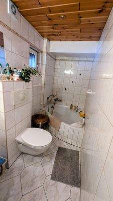 Badezimmer im EG (mit Wannenbad)