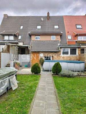 komplett eingezäunter Garten