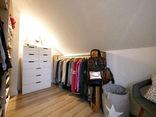 Begehbarer Kleiderschrank im Zimmer 4