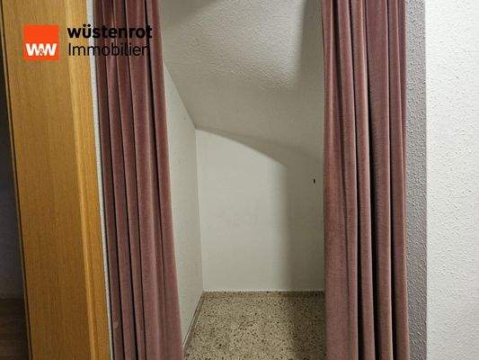 Stauraum unter der Treppe