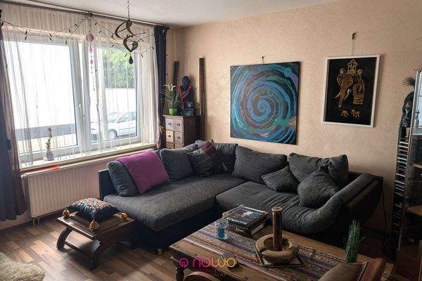 Wohnzimmer - Verbessert - (KI generiert)