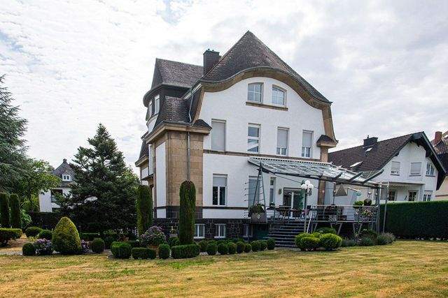 Historische Stadtvilla mit park&auml;hnlichem Grundst&uuml;ck in erstklassiger Innenstadtlage von Mayen