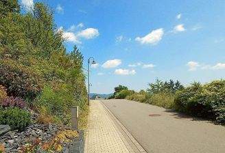 Grundstück Straßenansicht