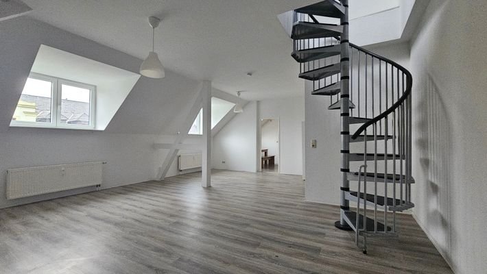 Wohn- und Schlafzimmer