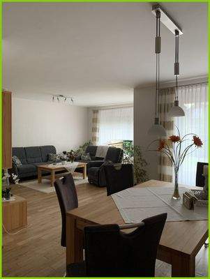 Wohnzimmer möbliert