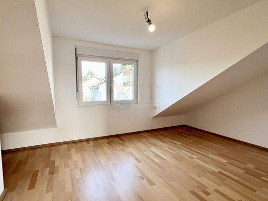 ZIMMER IM DACHGESCHOSS