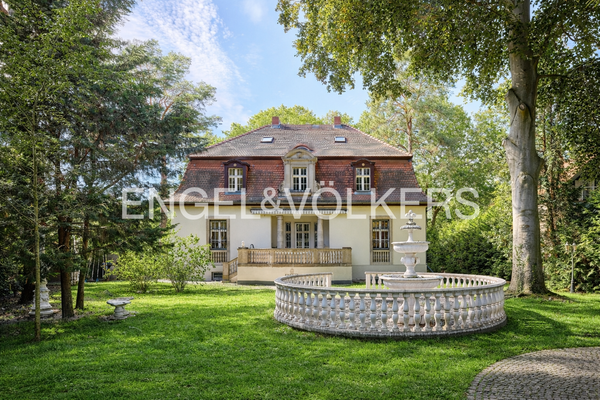 Hausansicht vom Garten