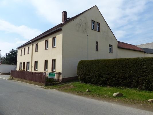 Hausansicht von der Straße 