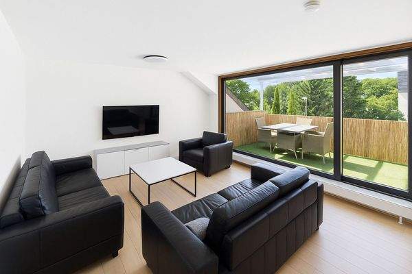 Wohnzimmer DG links (mit ki generiert)