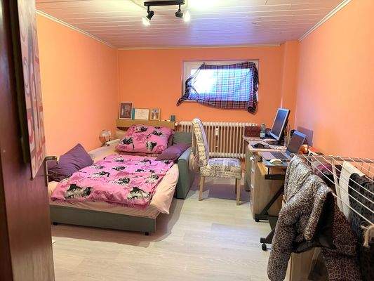 Zimmer im Keller.jpg