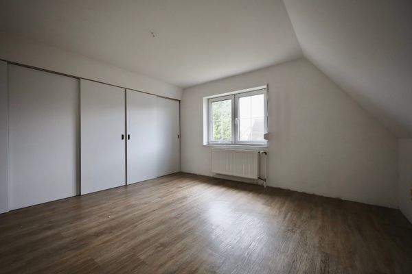 Haupthaus Schlafzimmer I