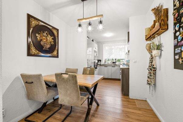 Esszimmer und Küche