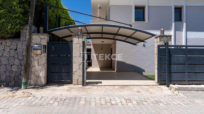 Detached Villa with Pool Close to Amenities in Alaçatı Çeşme