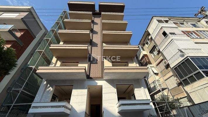 Apartments in a New Building near the Sea in İzmir Karşıyaka