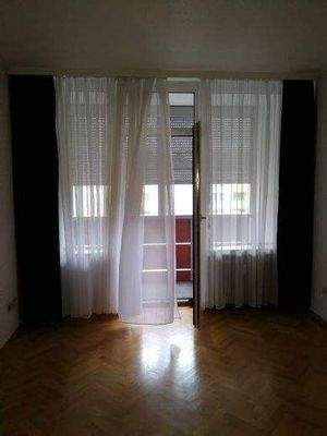 Arbeits- oder Kinderzimmer