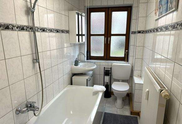 Helles, ansprechendes Tageslichtbad