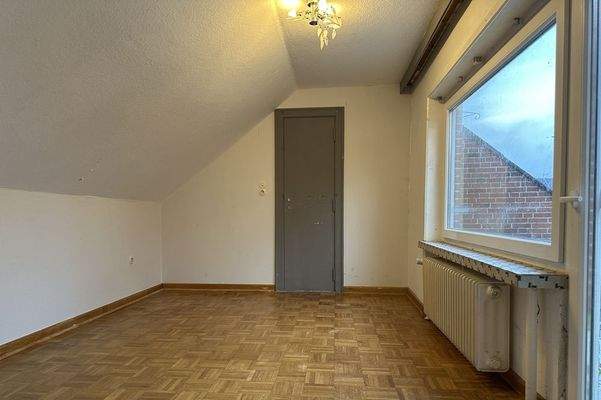 Zimmer mit Zugang zum Balkon