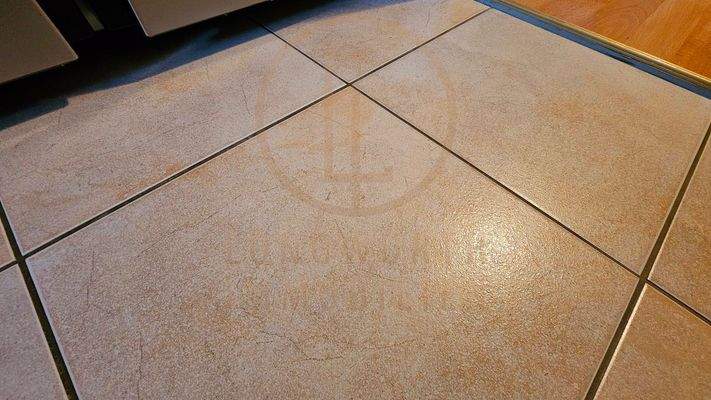 Neuburg-Kueche-Boden