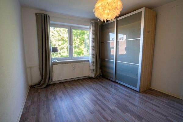 Schlafzimmer mit Blick zum Innenhof