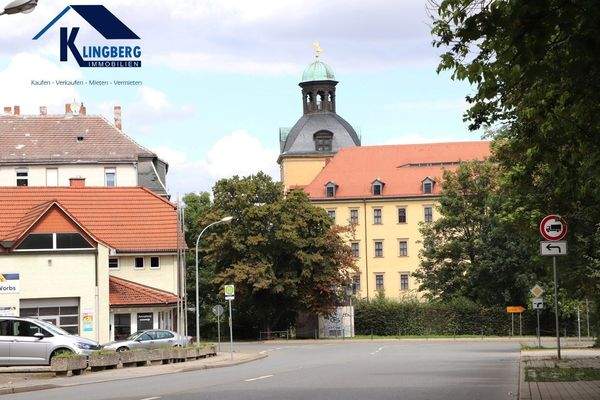 Straßenzug mit Blick Richtung Schloss