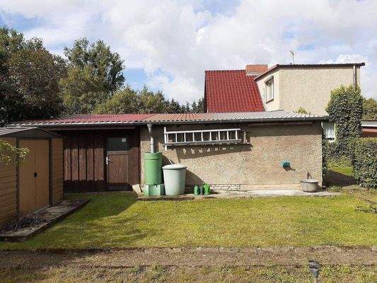 Die Nebengebäude Gartenseite.jpg