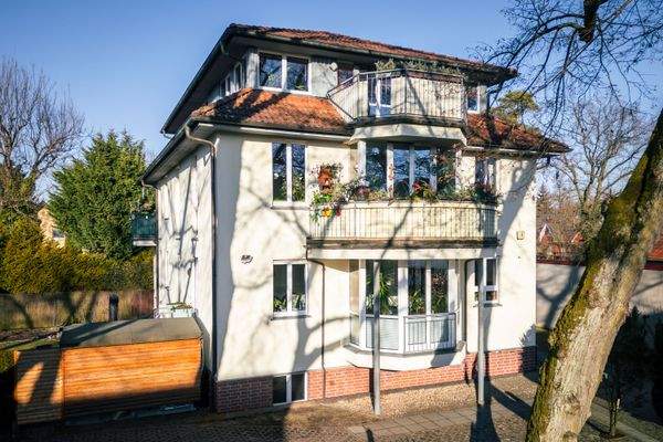 Frontansicht Gesamtgebäude