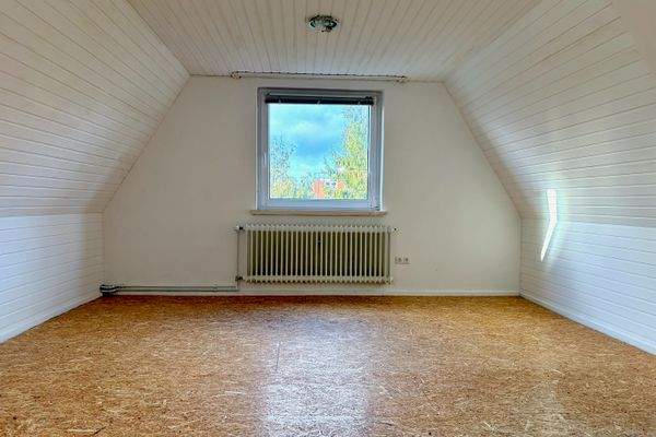 Eines der zwei Schlafzimmer im Dachgeschoss