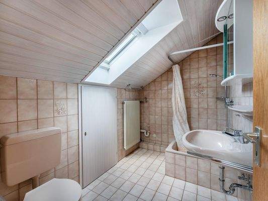 Badezimmer im Dachgeschoss