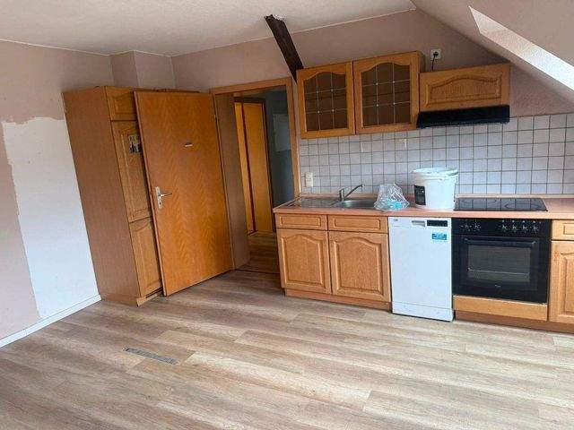 Renovierte 2-Raum-Altbauwohnung mit großer Wohnküche, Einbauküche & Tageslichtbad – sofort bezugsfrei - Photo 1