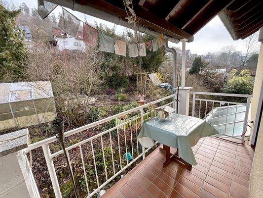 Balkon mit Sitzmöglichkeit im DG