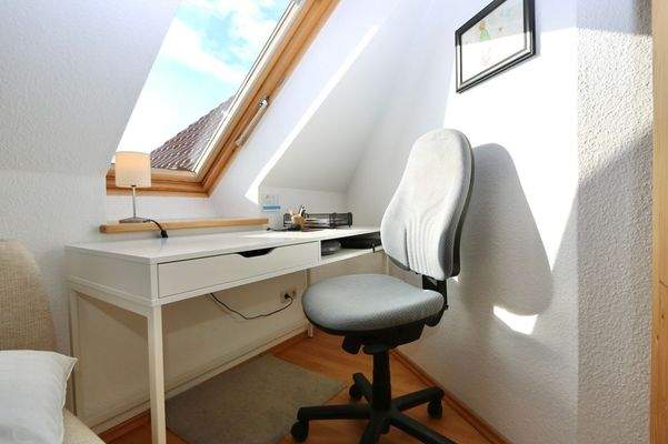 und kleiner Arbeitsecke 