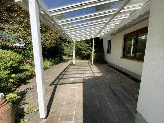 Überdachte Terrasse