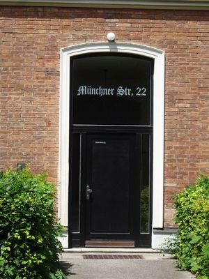 Eingang von der Münchner Straße