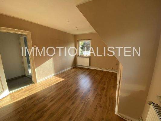 Wohnzimmer mit Blick zum Flur Wohnung 4JPG