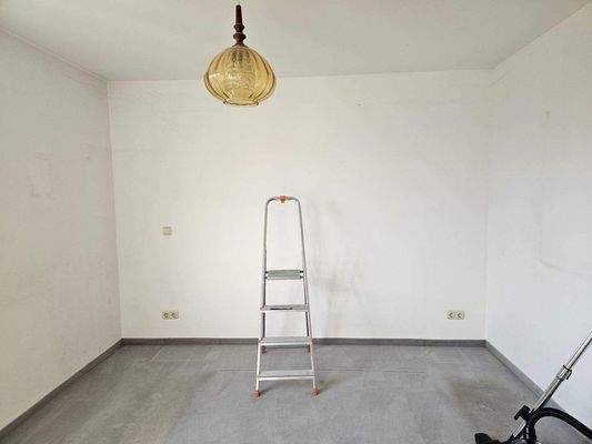 Schlafzimmer. Fenster zum grünen Innenhof