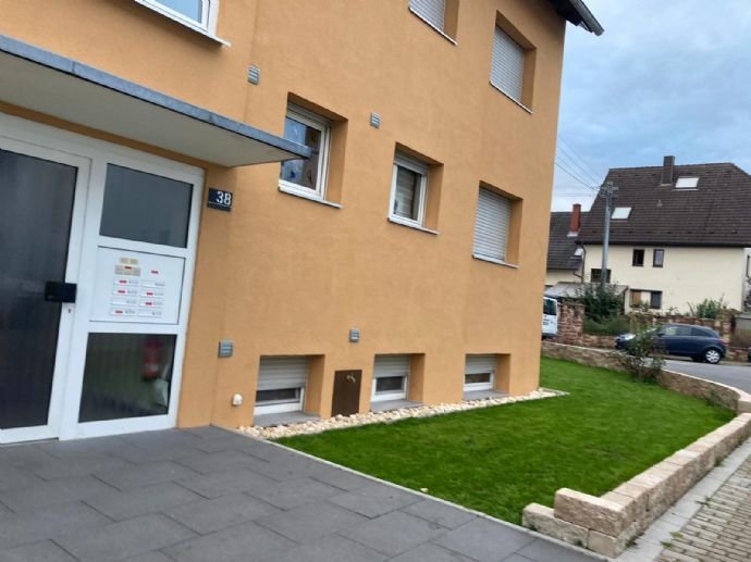 Renoviertes 8 Parteienhaus mit 4 Garagen in Sandhausen