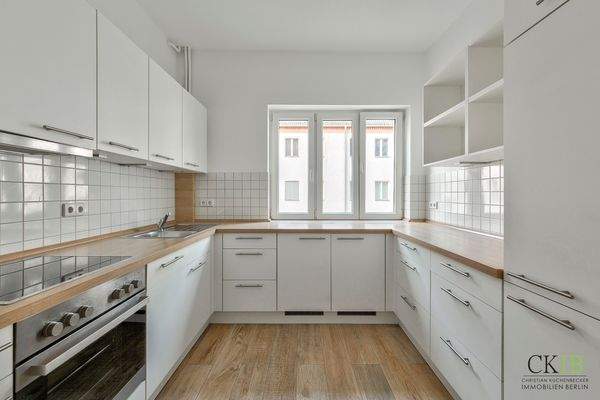 Küche mit Einbauküche