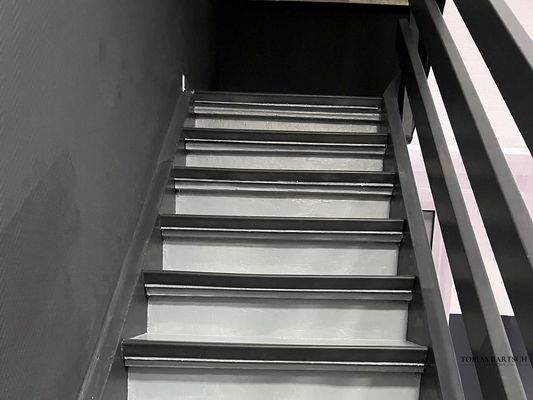 renoviertes Treppenhaus Bild 2