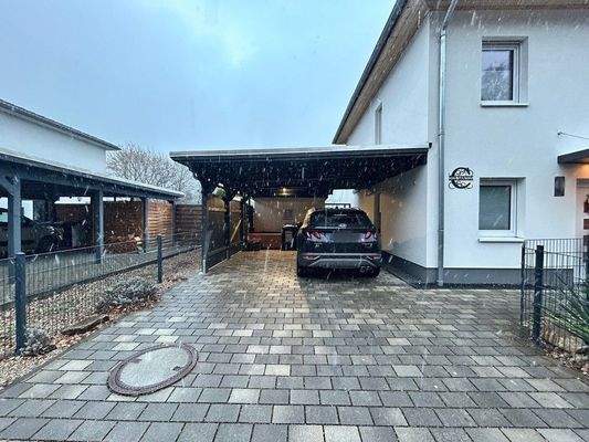 Doppelcarport am Haus
