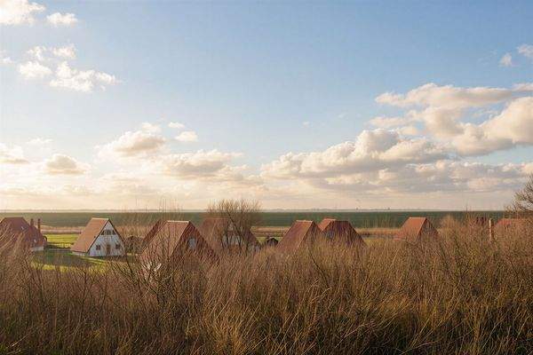 Weitblick über den Deich vom Dachgeschoss - (KI generiert)