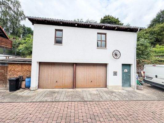 Grundstück 2 Garagen mit Lager