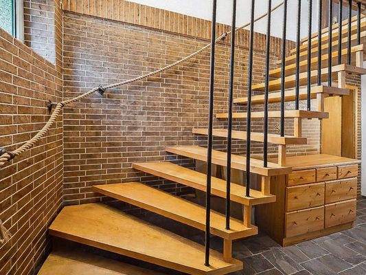 Treppe ins Kellergeschoss