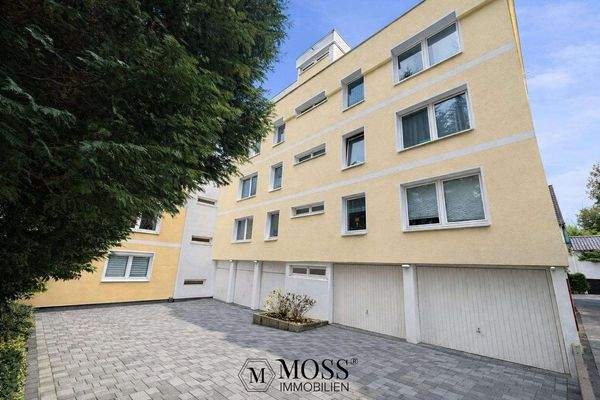 Rückansicht Haus/ Garagen