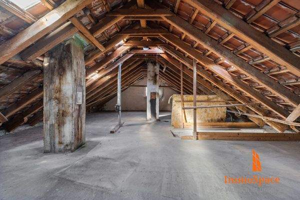 Blick in den ausbaufähigen Dachboden