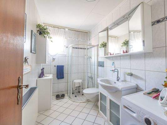 Blick in das Duschbad